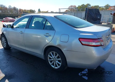 2011 Toyota Camry Xle V6 z USA, uszkodzony, nr VIN 4T1BK3EK4BU624812